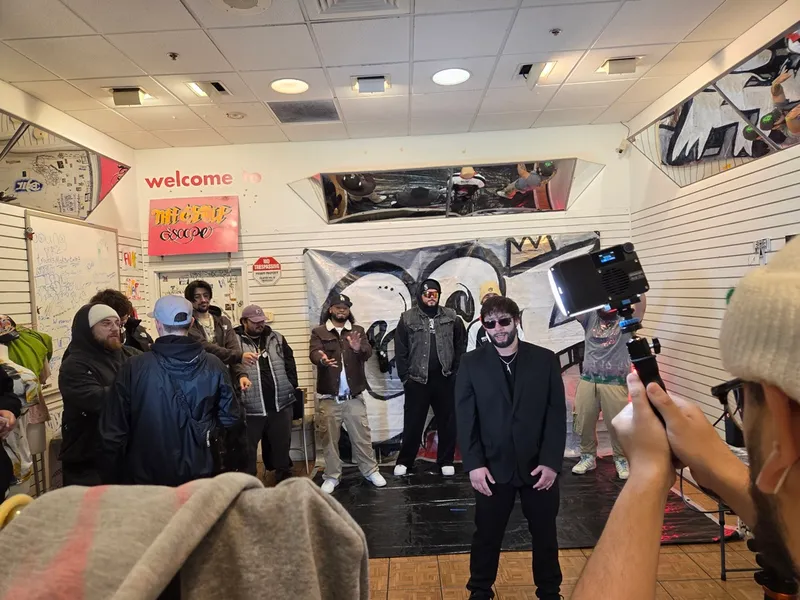 Six o'clock — the cast arrives