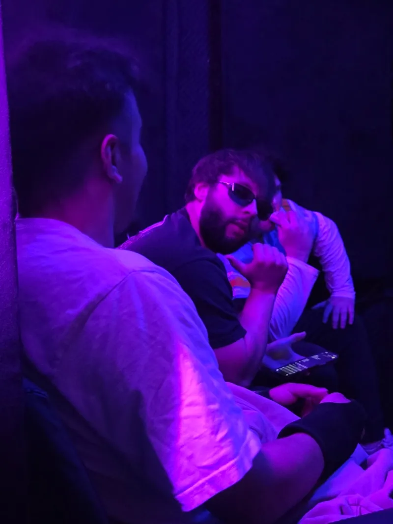 Two on the couch working the same verse
